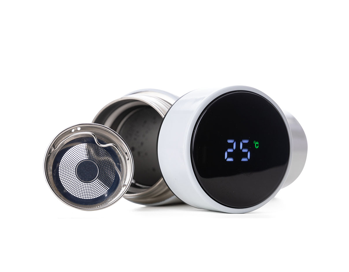 Garrafa térmica em aço inox com parede dupla 450ml com infusor,
Display LED com termômetro digital na tampa para indicar a temperatura do líquido,
Conserva líquido quente por até 5 horas e líquido frio até 7 horas