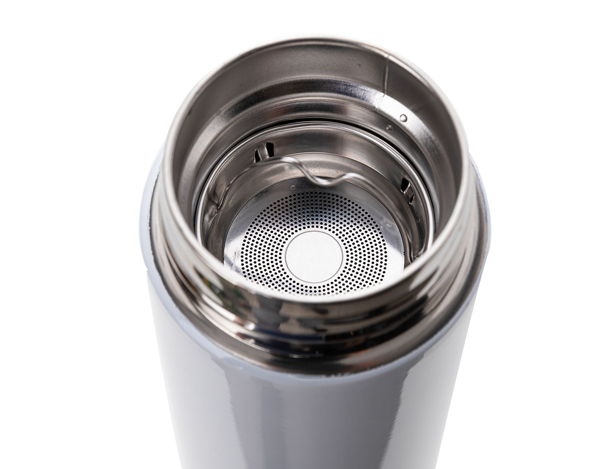 Garrafa térmica em aço inox com parede dupla 450ml com infusor,
Display LED com termômetro digital na tampa para indicar a temperatura do líquido,
Conserva líquido quente por até 5 horas e líquido frio até 7 horas