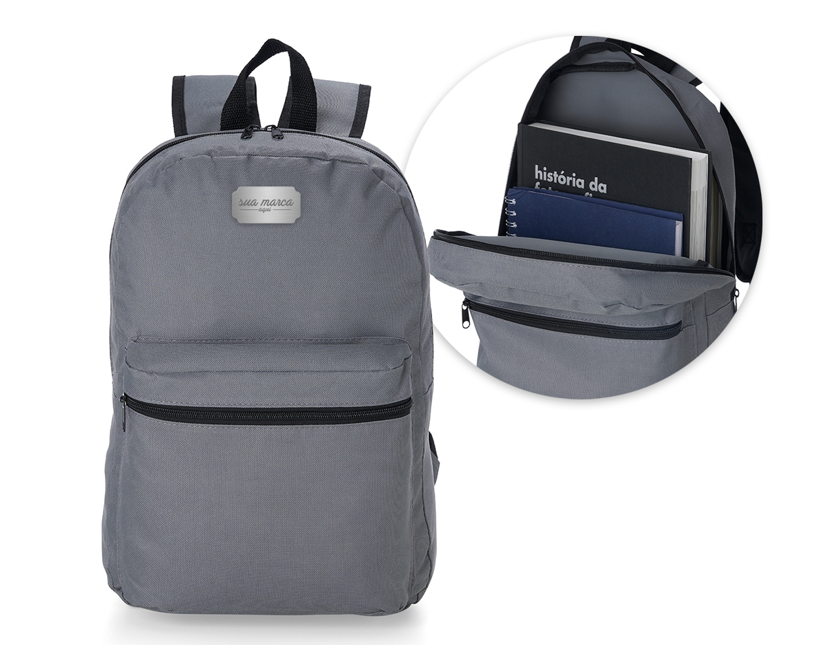 Mochila confeccionada em Nylon 17 Litros. Contém bolso frontal com zíper, alça de mão em nylon e alças para as costas ajustáveis.