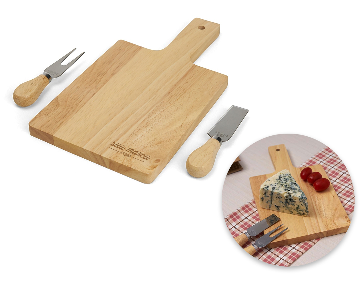 Kit queijo 3 peças em estojo kraft, contém: Tábua de bambu retangular, faca reta, e garfo. Tábua com orifício para encaixe.
