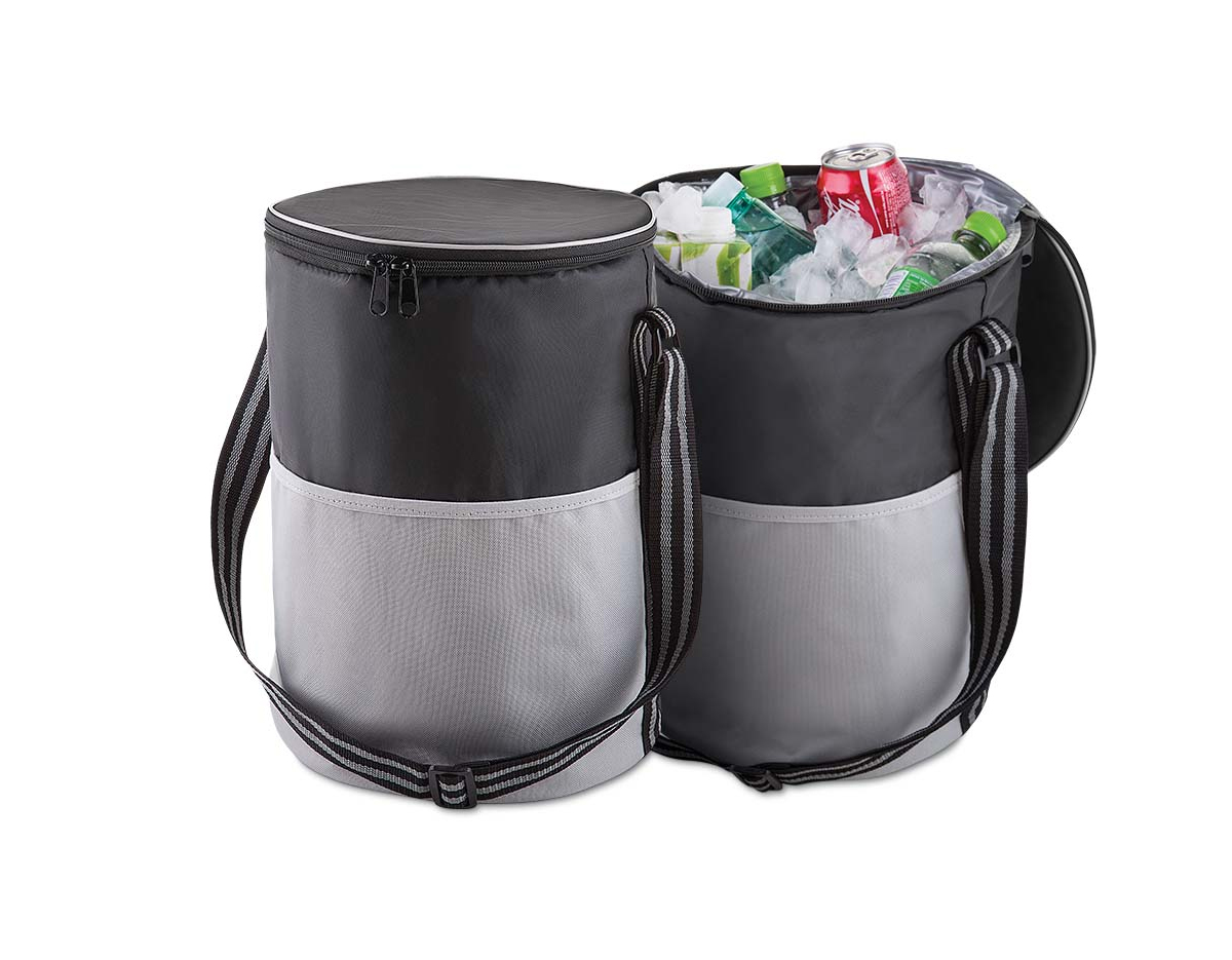 Bolsa térmica, capacidade 25 litros, tecido nylon e polyester na cor preta e cinza, bolso frontal, alça de ombro regulável, parte interna soldada