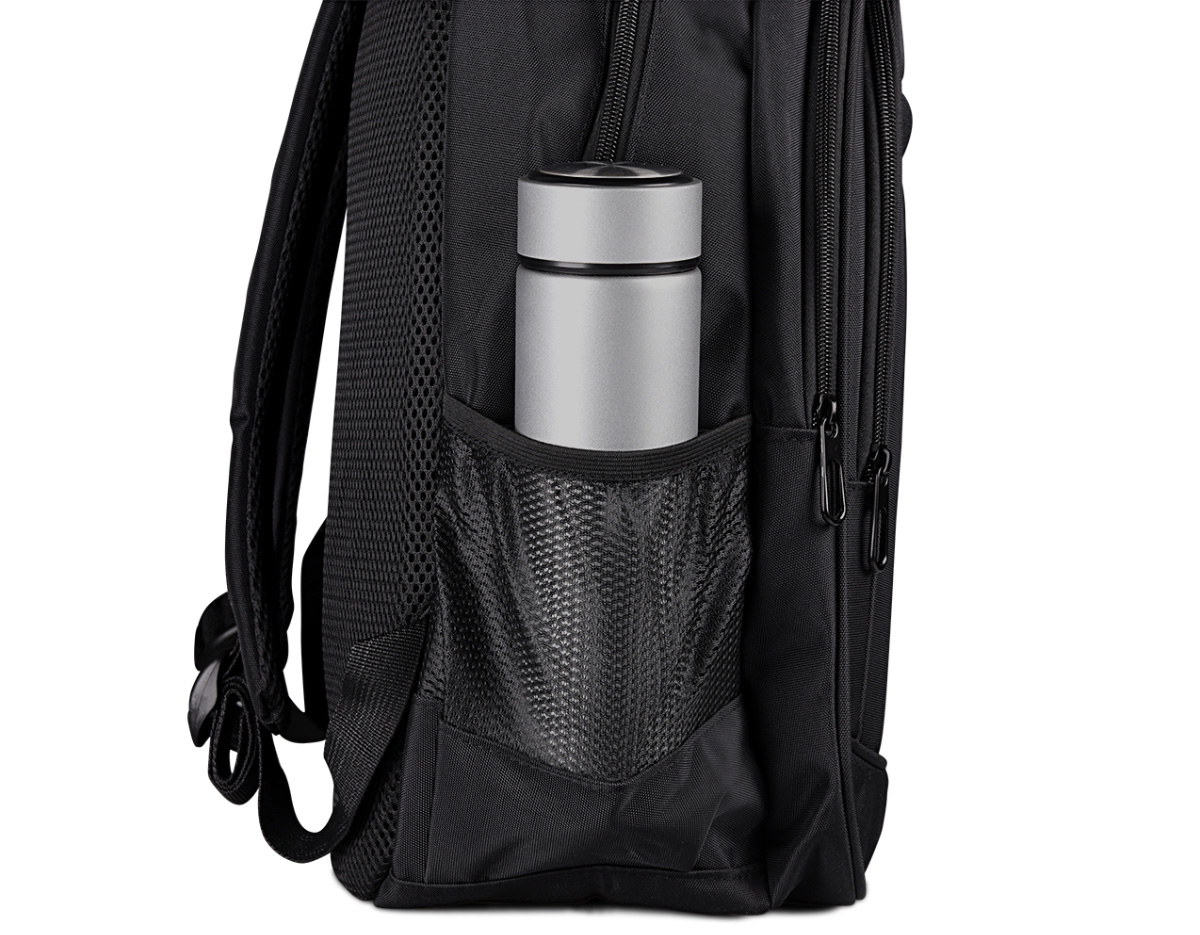 Mochila p/ Notebook em tecido poliéster Compartimento para notebook.
Tamanho total do Notebook - 18