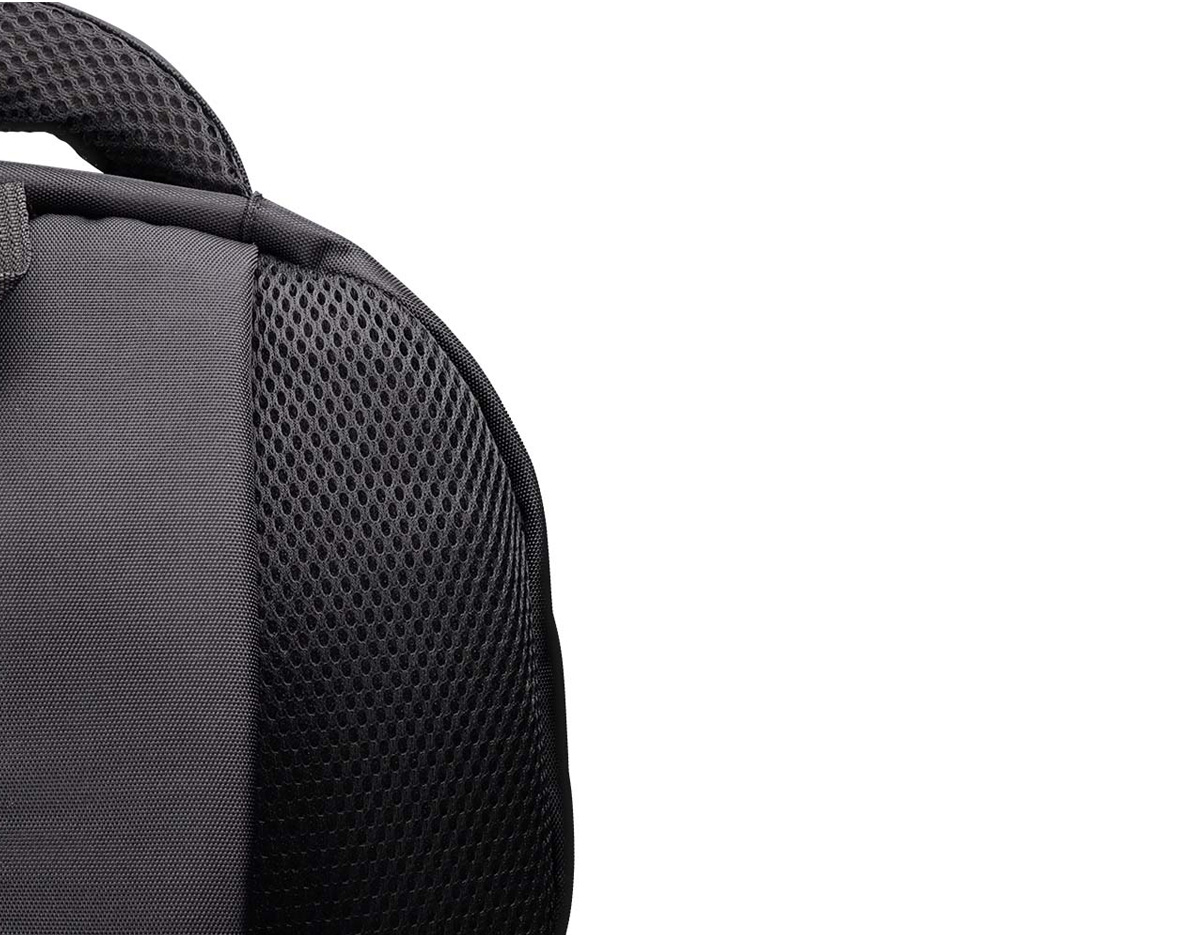 Mochila p/ Notebook em tecido poliéster Compartimento para notebook.
Tamanho total do Notebook - 18