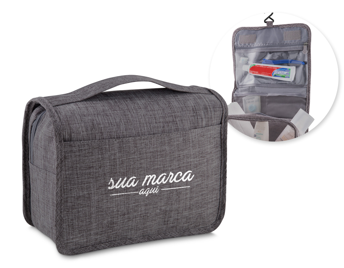 Necessaire em tecido polyester, com excelente espaço interno, bolso frontal e no verso. Suporte para pendurar.
