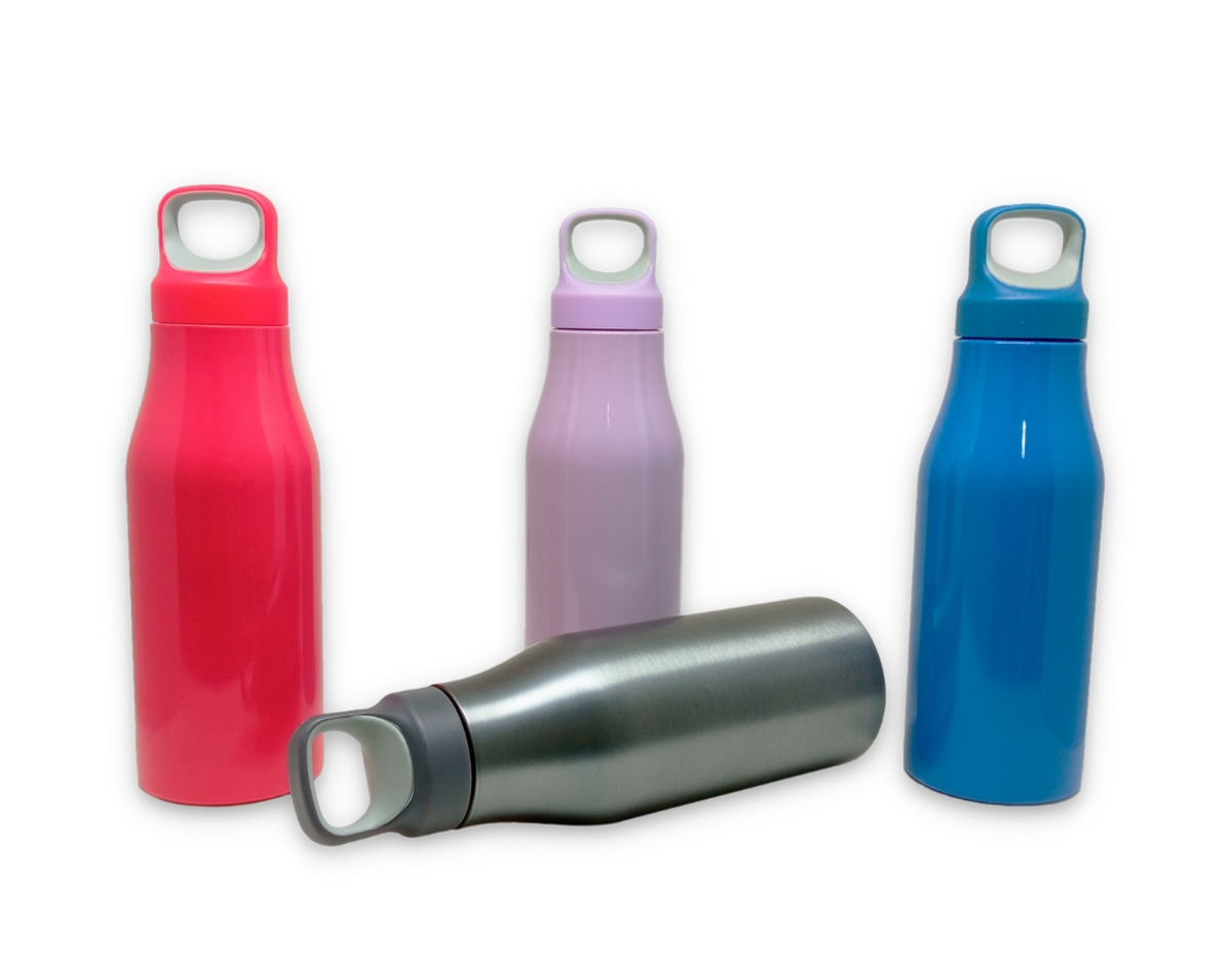 Garrafa 650ml em inox com tampa rosqueável com alça para transporte.