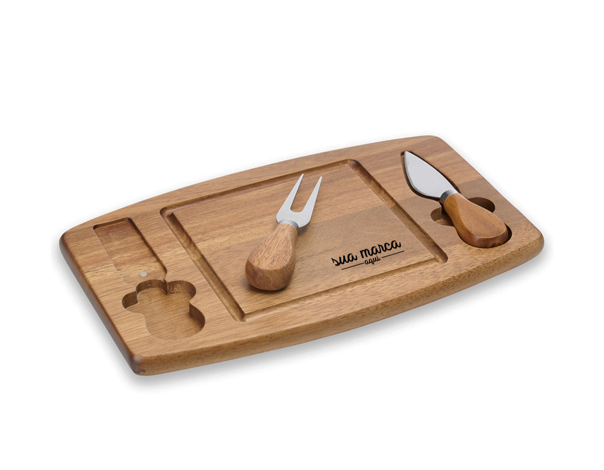 kit queijo 3 peças, contém: tábua de madeira com canaleta, faca com ponta, e garfo. Tábua com imã para encaixe e fixação dos utensílios.