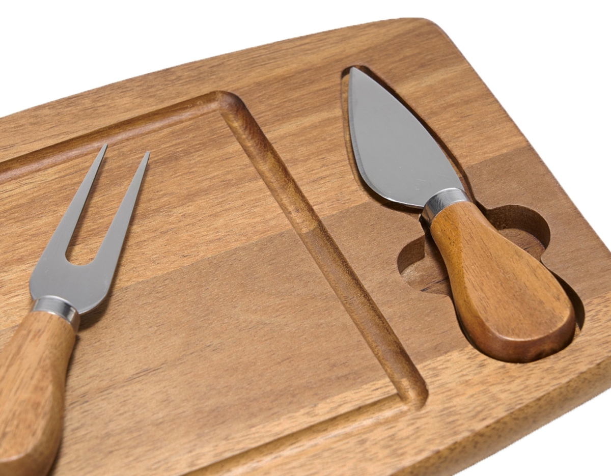 kit queijo 3 peças, contém: tábua de madeira com canaleta, faca com ponta, e garfo. Tábua com imã para encaixe e fixação dos utensílios.