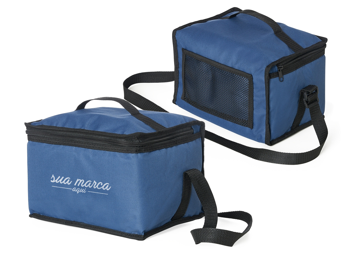 Bolsa térmica confeccionada em nylon, com capacidade de 9 litros, ideal para transportar alimentos e bebidas com praticidade. Possui bolso posterior em malha que facilita a organização de itens adicionais. Acompanha plaquinha metálica, indicada para personalização, agregando valor ao produto e tornando-o uma opção funcional para ações promocionais e brindes corporativos.