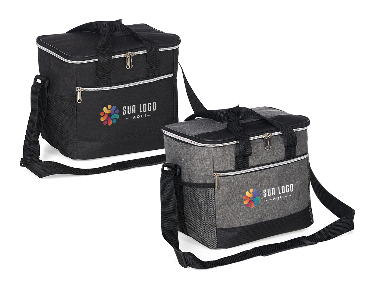 Bolsa térmica 18 litros. Contém bolso frontal com zíper, bolsos laterais telados, alça de mão em nylon e alça transversal regulável (não removível) com apoio para ombro.