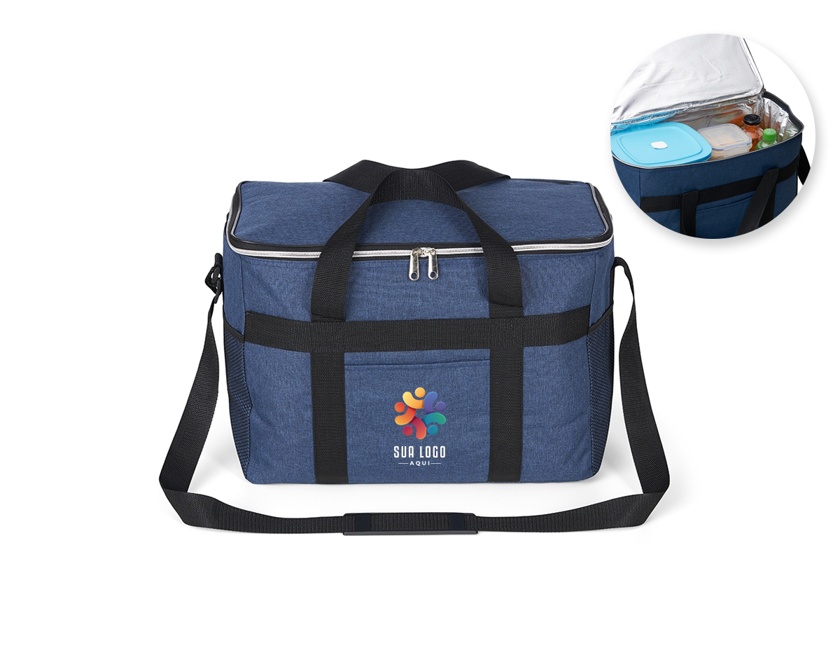 Bolsa térmica 33 litros. Contém bolso frontal, bolsos laterais telados, alça de mão em nylon e alça transversal regulável (não removível) com apoio para ombro.