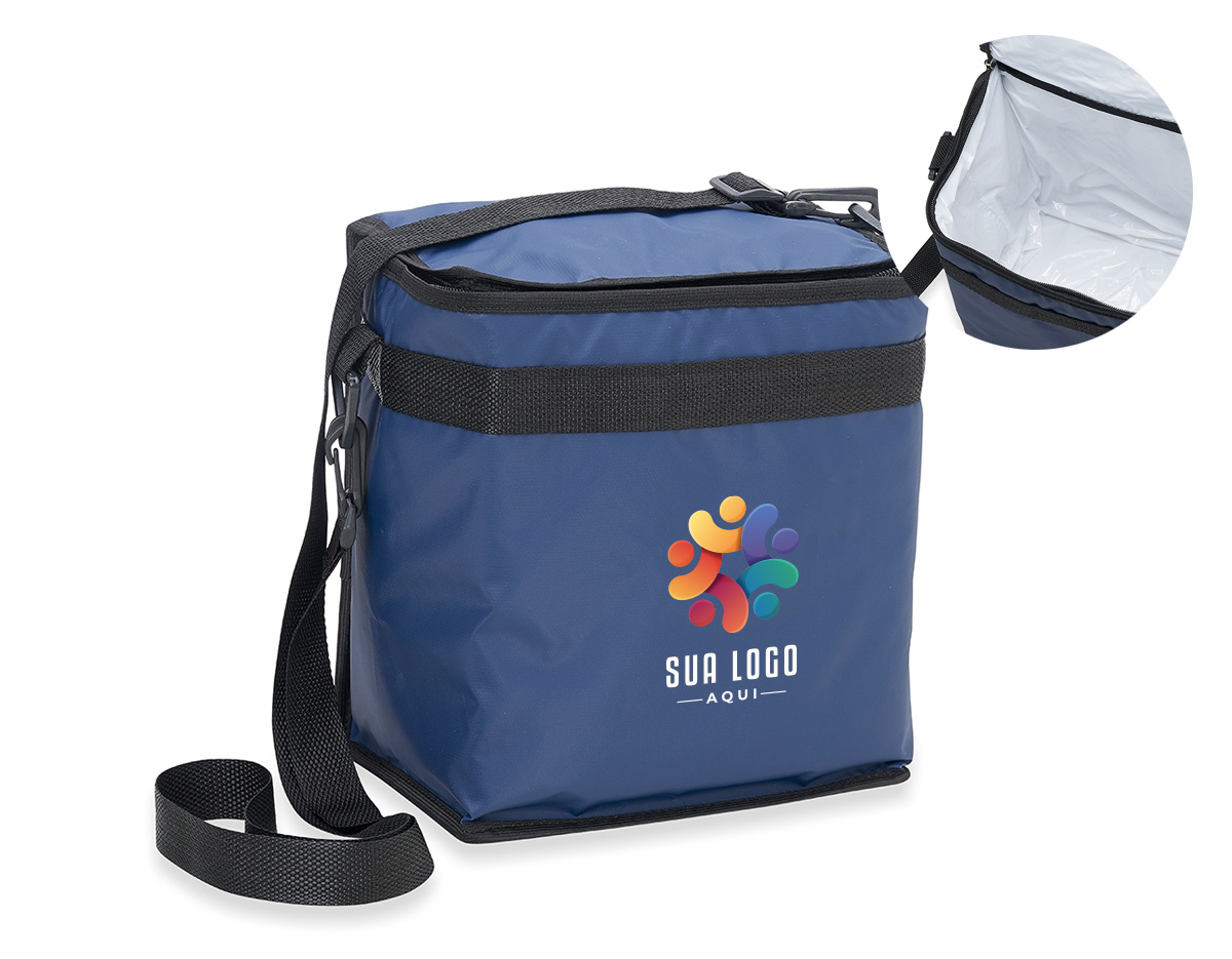 Bolsa térmica de bagum sintético com capacidade de 11 litros, contém revestimento interno em polietileno atóxico soldado (não vaza), bolso sintético externo de matelassê e alça tiracolo ajustável de polipropileno.