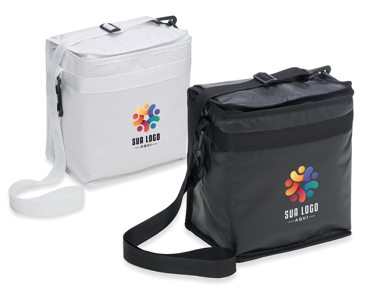 Bolsa térmica de bagum sintético com capacidade de 11 litros, contém revestimento interno em polietileno atóxico soldado (não vaza), bolso sintético externo de matelassê e alça tiracolo ajustável de polipropileno.