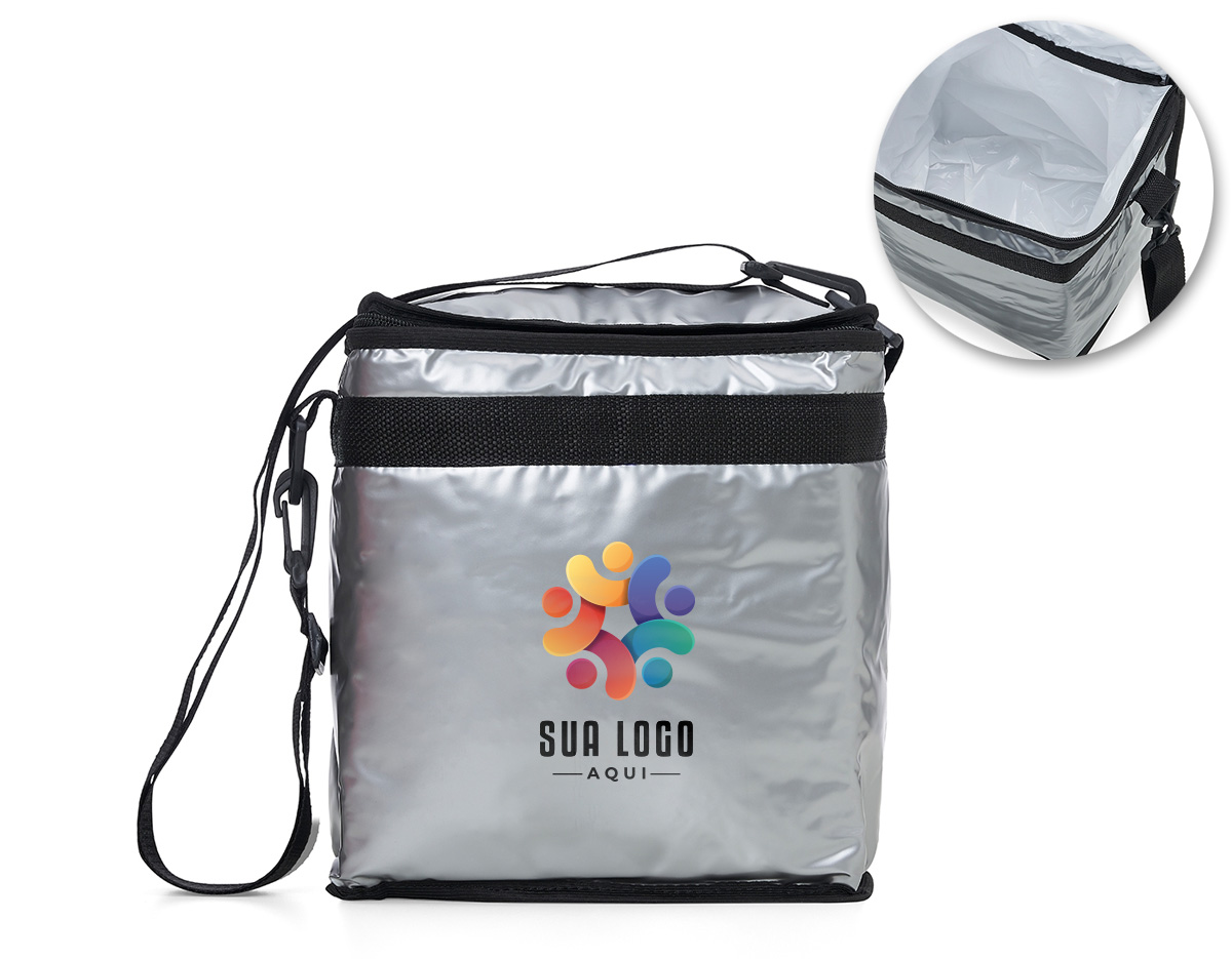 Bolsa térmica de pvc laminado com capacidade de 11 litros, contém revestimento interno em polietileno atóxico soldado (não vaza), bolso sintético externo de matelassê e alça tiracolo ajustável de polipropileno
