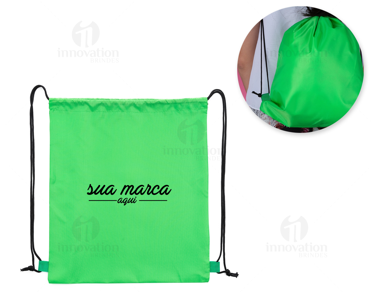 Mochila saco , com duas alças para costa, fechamento superior material em poliéster.