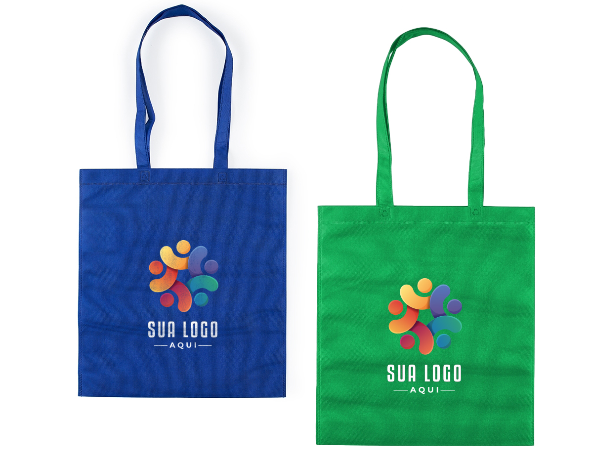 Sacola colorida em material TNT com alça , possui símbolo ecológico/reciclável na costura da alça.