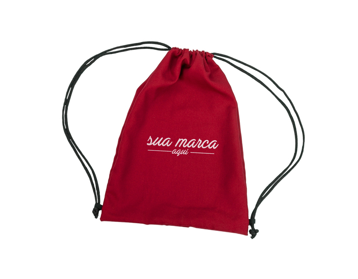 Mochila saco de microfibra com alças reguláveis.