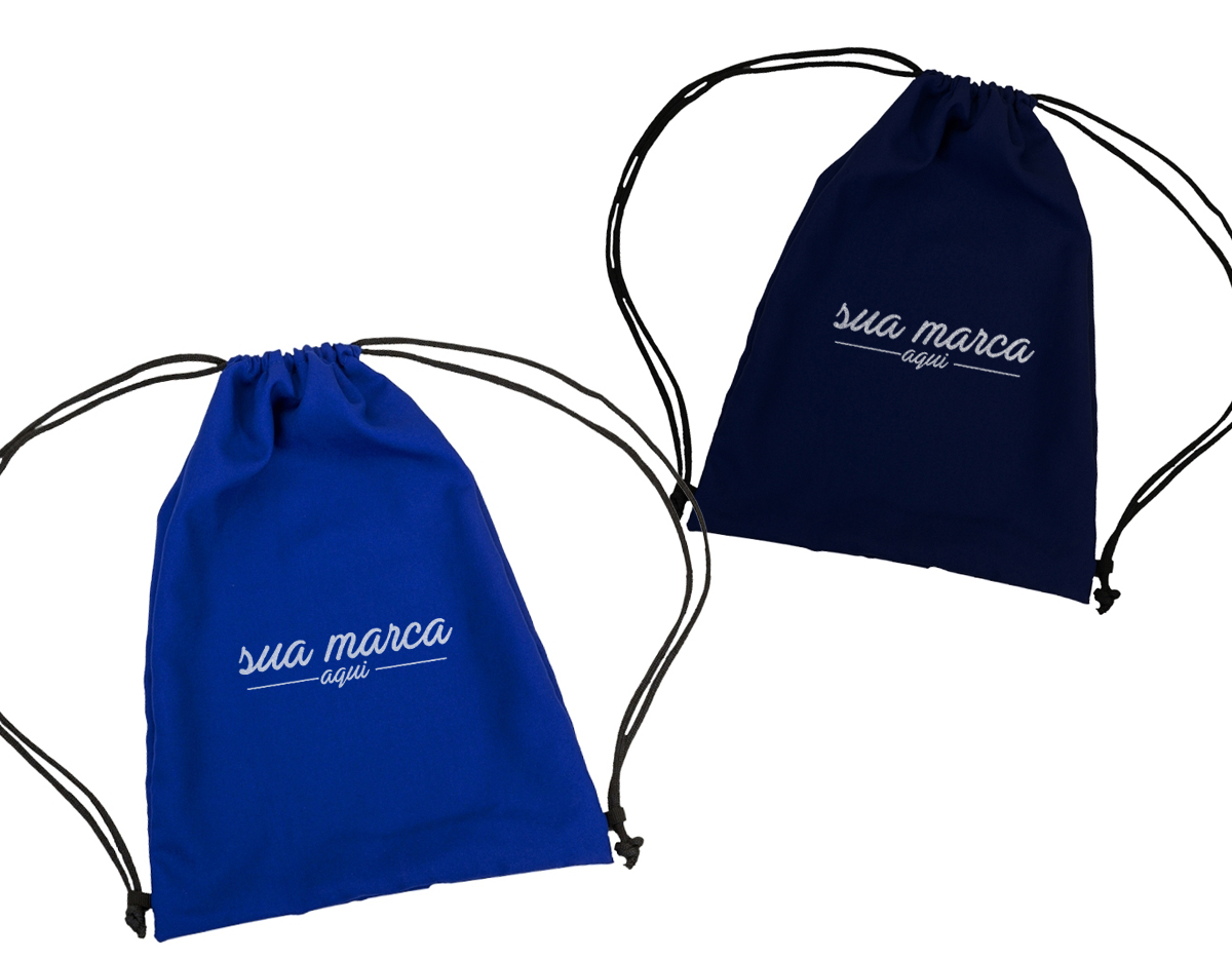 Mochila saco de microfibra com alças reguláveis.