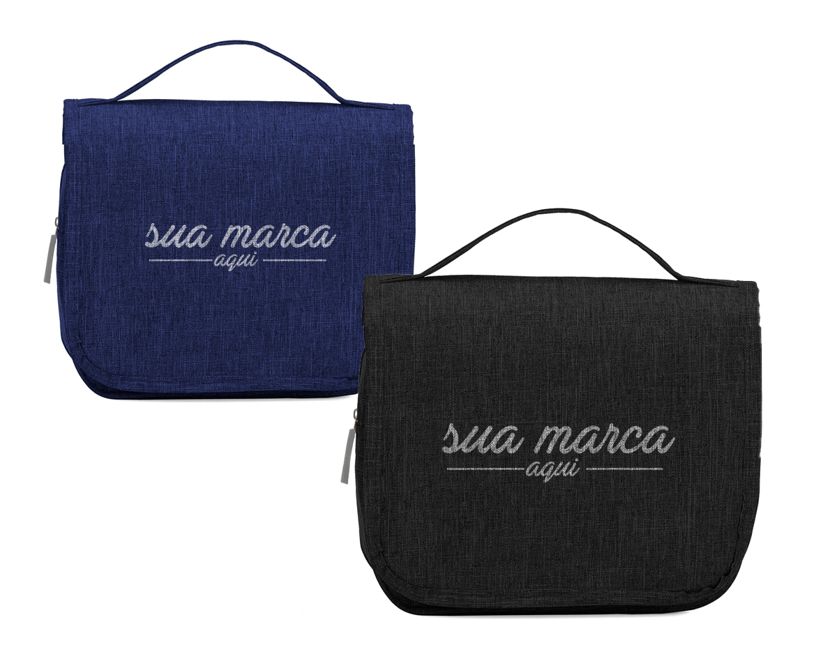 Necessaire organizadora em tecido nylon Oxford, abertura frontal por velcro e alça superior, parte interna com gancho plástico; bolso interno superior de pvc e bolso de tela superior; dois bolsos inferiores de zíper, sendo o primeiro com detalhe superior em tela e 3 divisões internas e o segundo na parte frontal interna. Perfeita para lhe acompanhar em viagens e até mesmo transportar seus itens pessoais do dia a dia com organização e praticidade