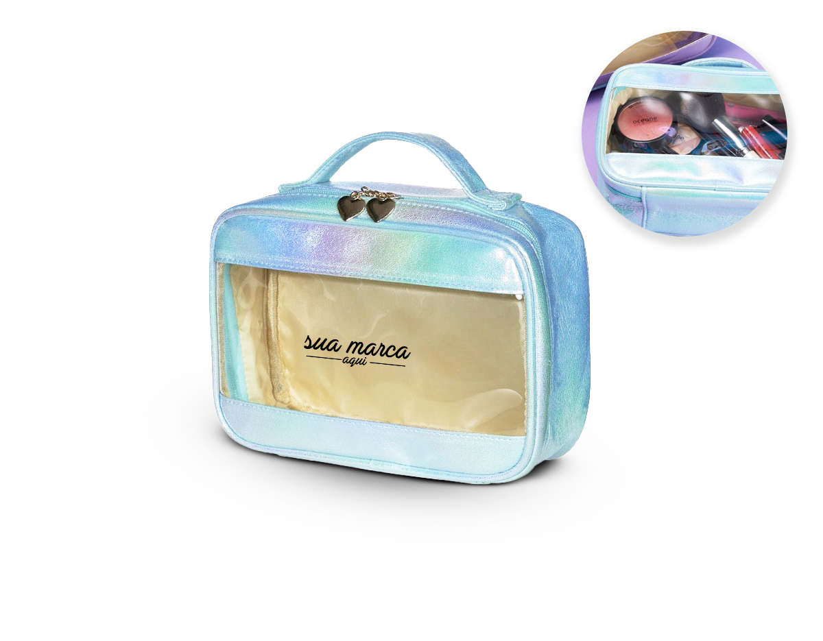 Necessaire impermeável de tecido sintético com design holográfico e PVC, parte interna com revestimento em tecido, possui alça superior para as mãos, e detalhe dourado em formato de coração no zíper