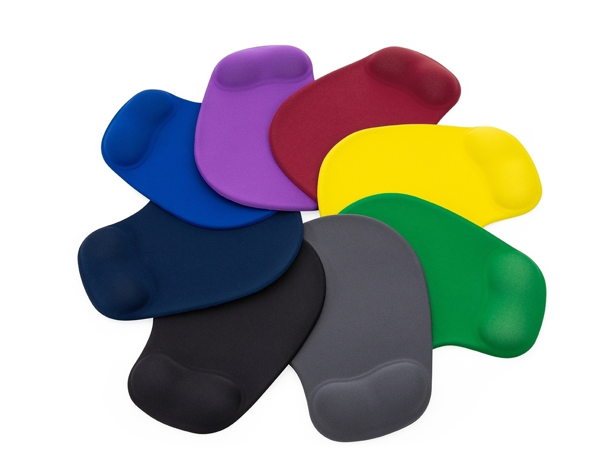 Mouse Pad ergonômico de neoprene com apoio para o punho de silicone. Parte inferior revestida com silicone antiderrapante.