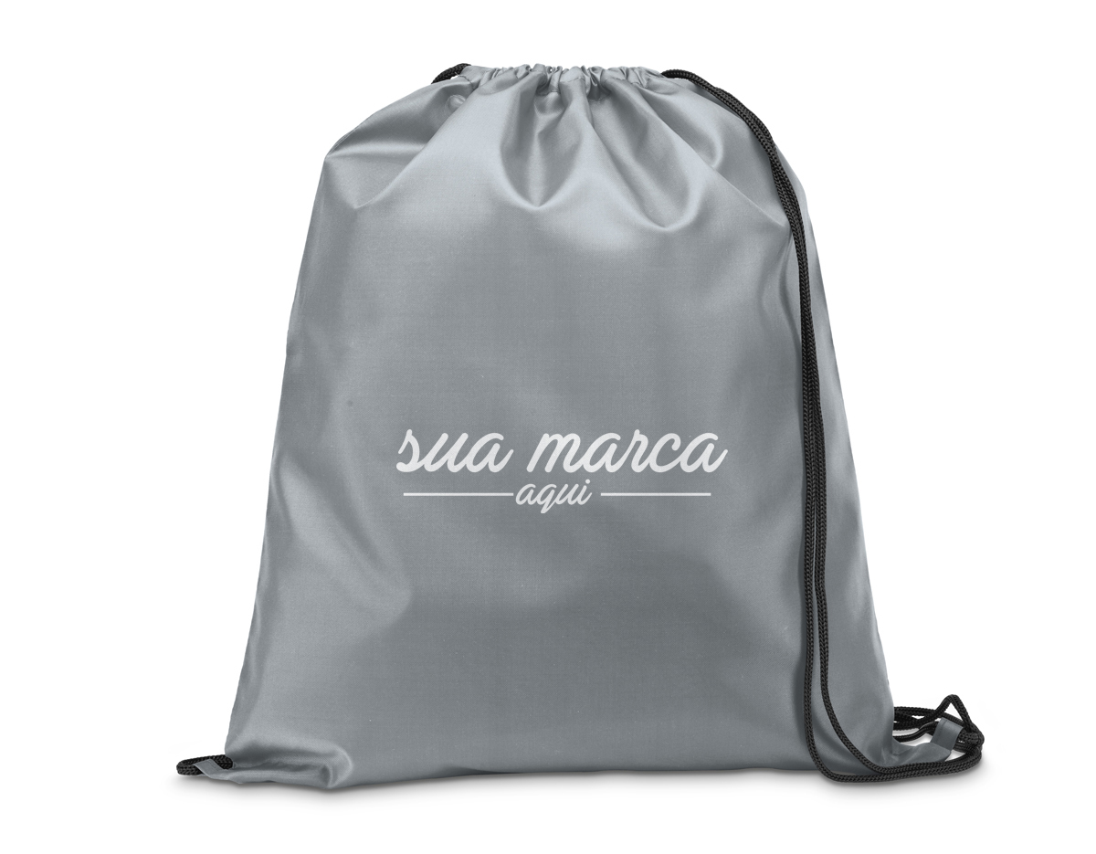 Sacola tipo mochila em poliéster 210D, material leve e resistente, com alças pretas que garantem conforto e praticidade no transporte. Disponível em diversas cores vibrantes, é perfeita como brinde corporativo, unindo utilidade, durabilidade e excelente área para personalização da marca.