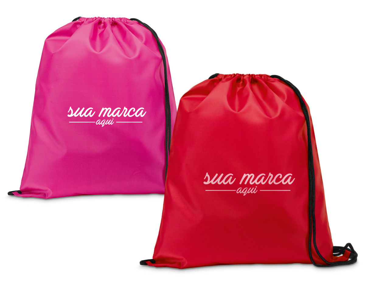 Sacola tipo mochila em poliéster 210D, material leve e resistente, com alças pretas que garantem conforto e praticidade no transporte. Disponível em diversas cores vibrantes, é perfeita como brinde corporativo, unindo utilidade, durabilidade e excelente área para personalização da marca.