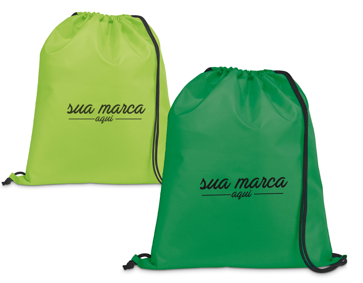 Sacola tipo mochila em poliéster 210D, material leve e resistente, com alças pretas que garantem conforto e praticidade no transporte. Disponível em diversas cores vibrantes, é perfeita como brinde corporativo, unindo utilidade, durabilidade e excelente área para personalização da marca.