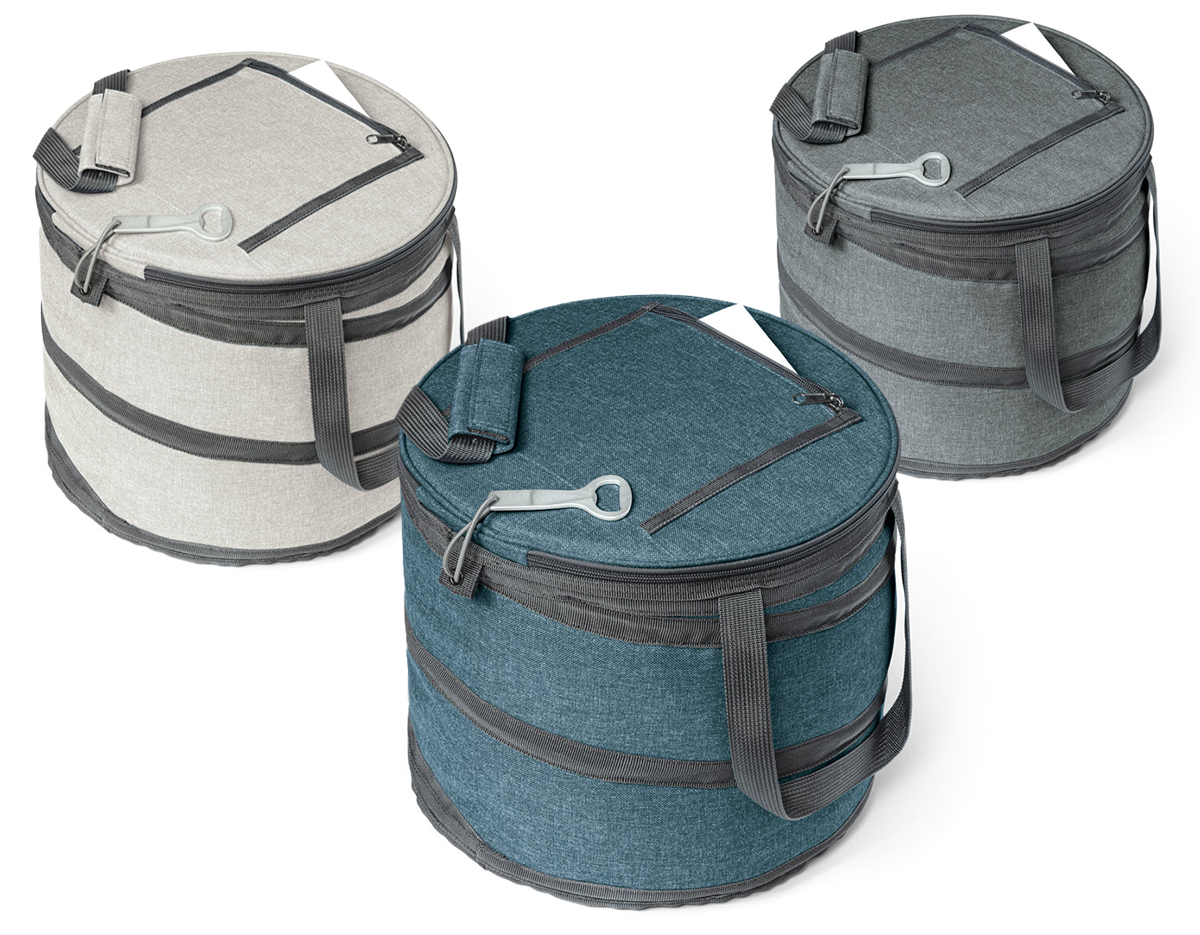 Bolsa térmica flexível em 600D com zíper duplo, interior forrado com PEVA e abridor de garrafas. Bolso superior com zíper, alças em webbing, com reforço e capacidade até 15 L. 300 x 260 mm