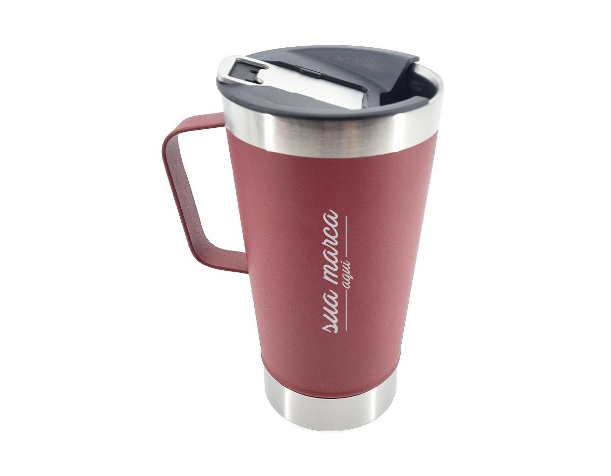 Caneca térmica de inox com capacidade para 550ml. Acompanha uma tampa de plástico e um abridor de garrafas. O abridor fica preso em um encaixe existente na tampa, porém é removível.