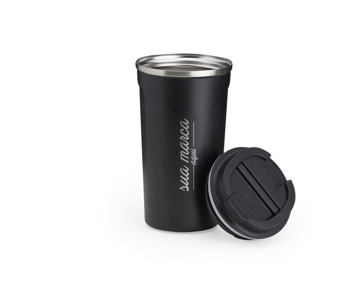 Copo térmico de inox 500ml com parede dupla, parte inferior com borracha antideslizante e tampa rosqueável com abertura de bocal.