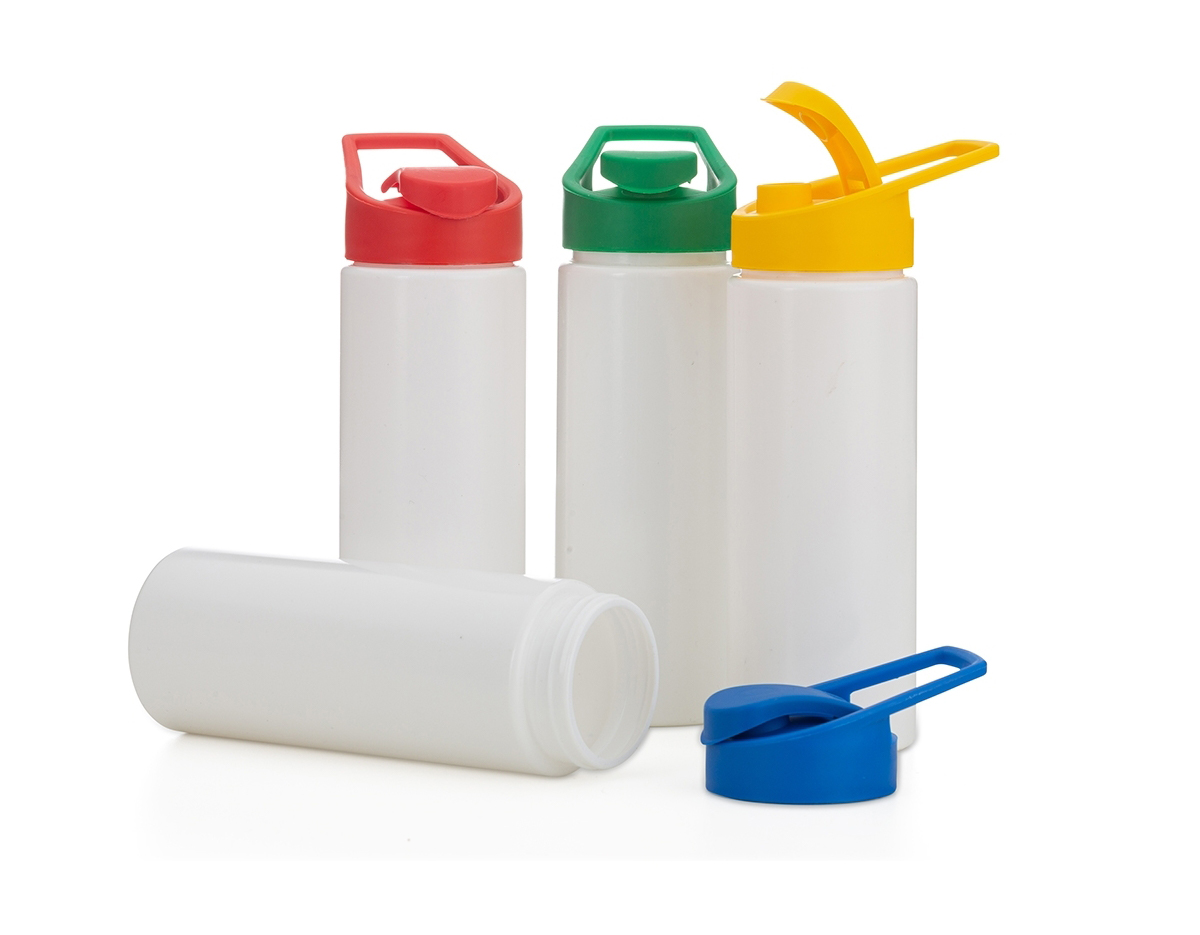 Squeeze de polietileno 550ml com tampa plástica rosqueável, contém alça e tampa protetora para o bocal.				