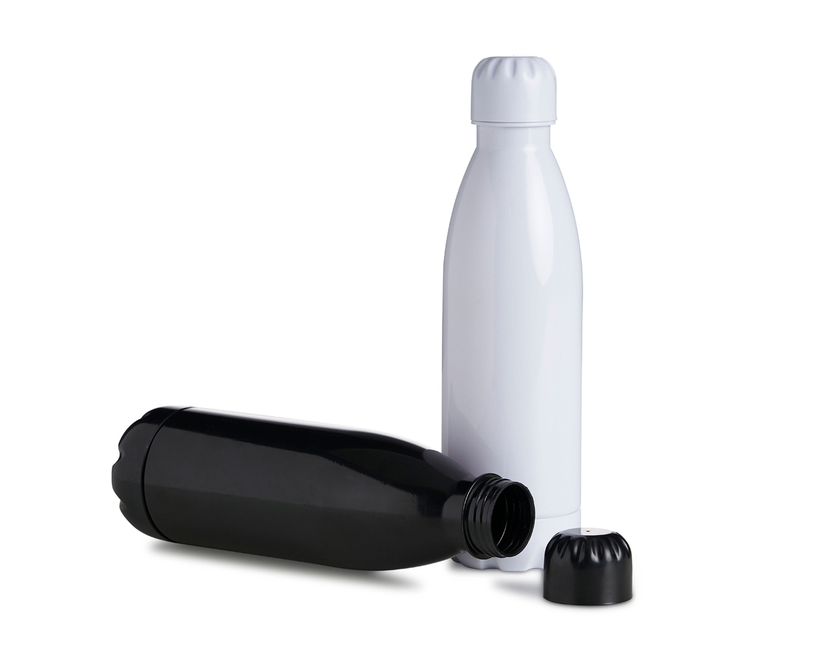 Garrafa plástica com capacidade de 700ml, possui uma tampa rosqueável.
