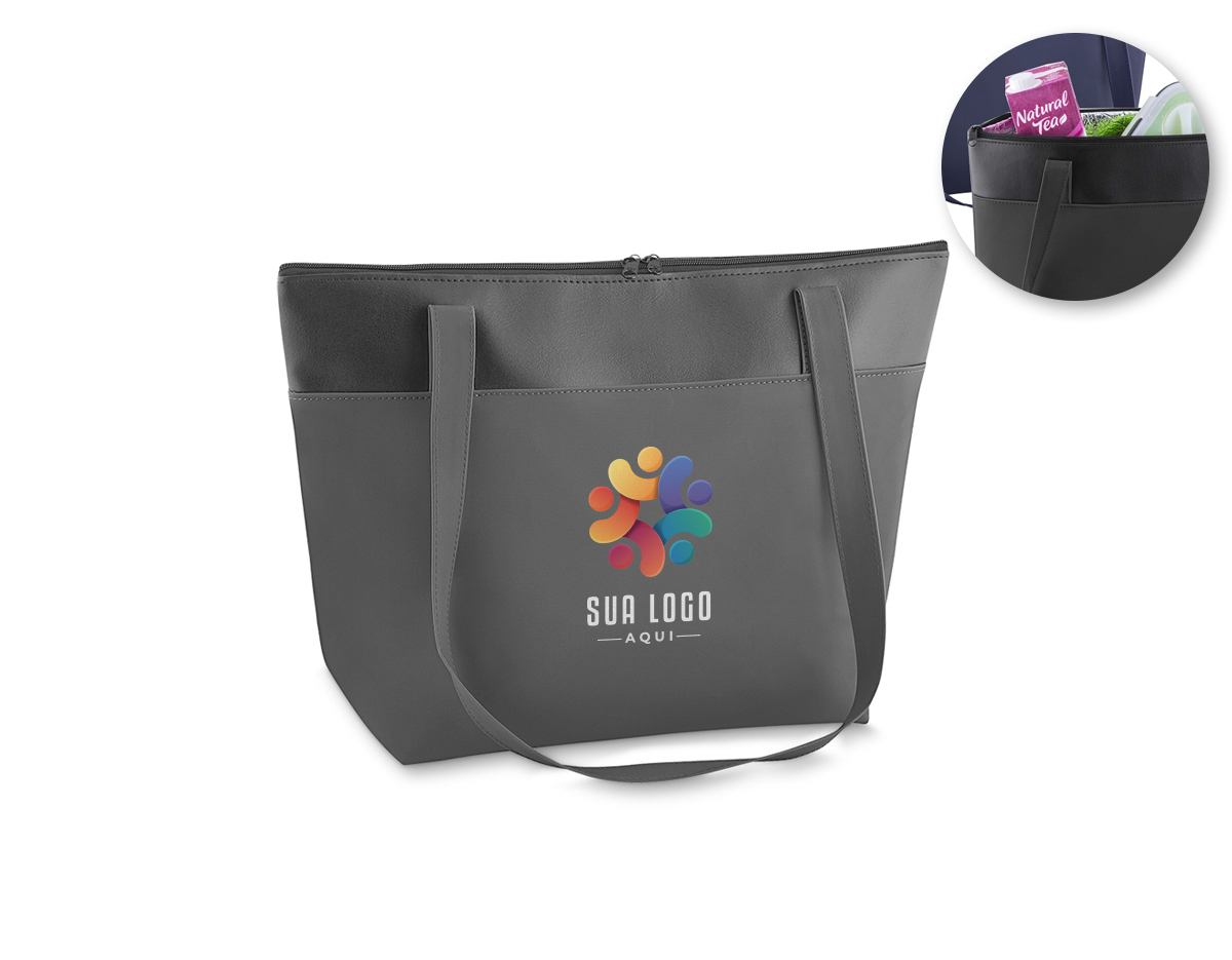 Bolsa térmica em nylon com capacidade para 20 litros. A bolsa possui detalhe em couro sintético na parte superior, e alça para ombro em nylon. 31x44,4x15cm				