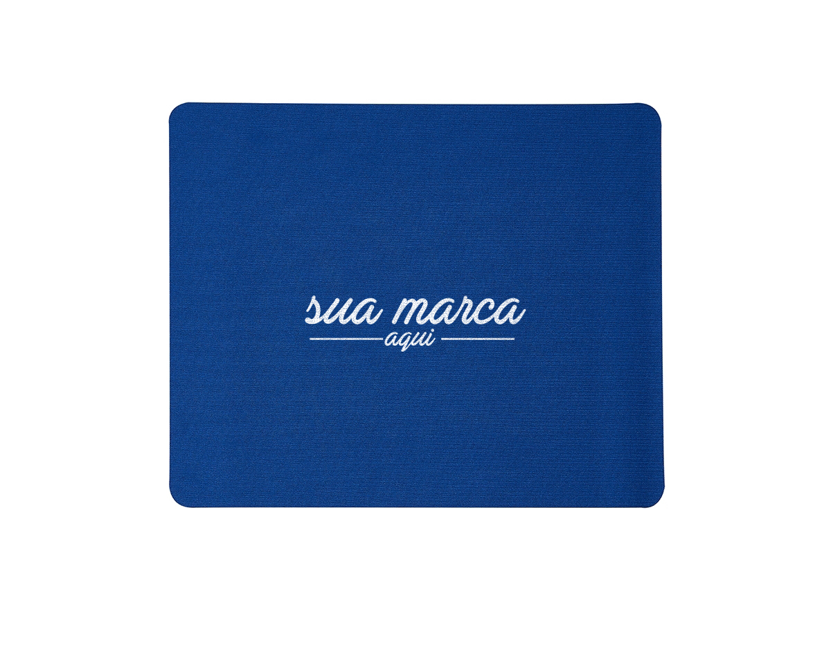 Mouse pad retangular de tecido, parte inferior emborrachada para evitar deslizamento.