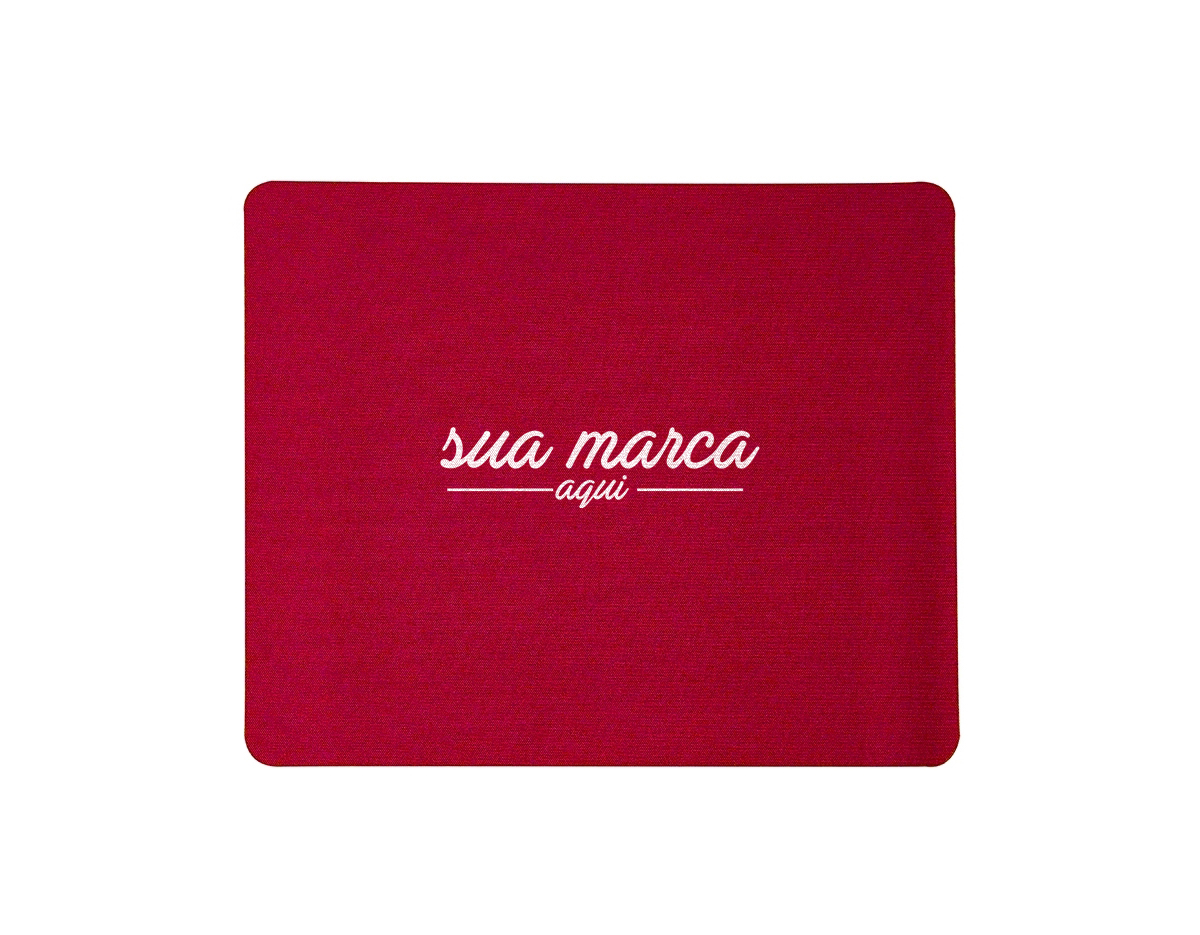 Mouse pad retangular de tecido, parte inferior emborrachada para evitar deslizamento.