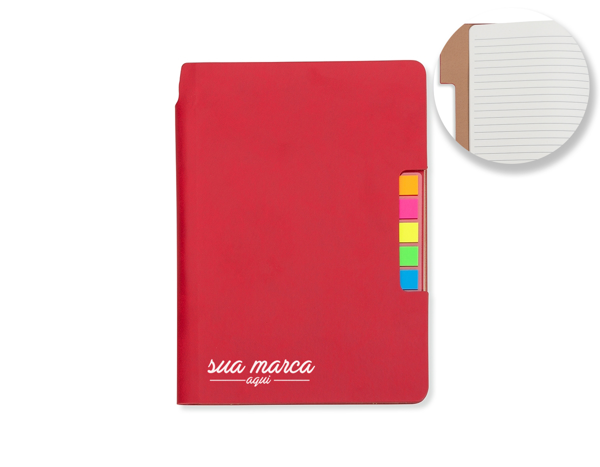 Caderno produzido em couro sintético com autoadesivos. Capa interna com cinco bloquinhos autoadesivos coloridos com aproximadamente 25 folhas cada e bloco com aproximadamente 80 folhas pardas pautadas.