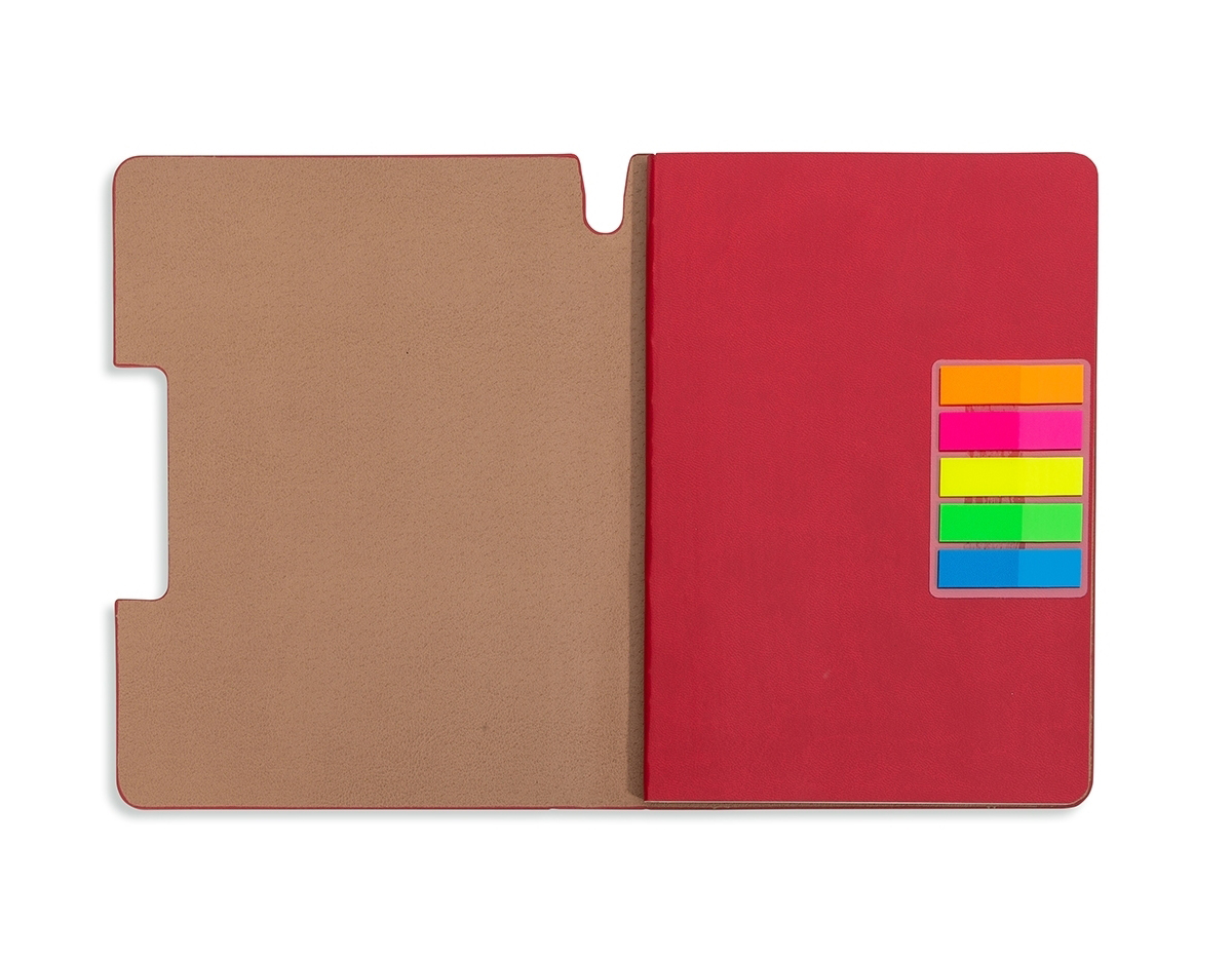 Caderno produzido em couro sintético com autoadesivos. Capa interna com cinco bloquinhos autoadesivos coloridos com aproximadamente 25 folhas cada e bloco com aproximadamente 80 folhas pardas pautadas.