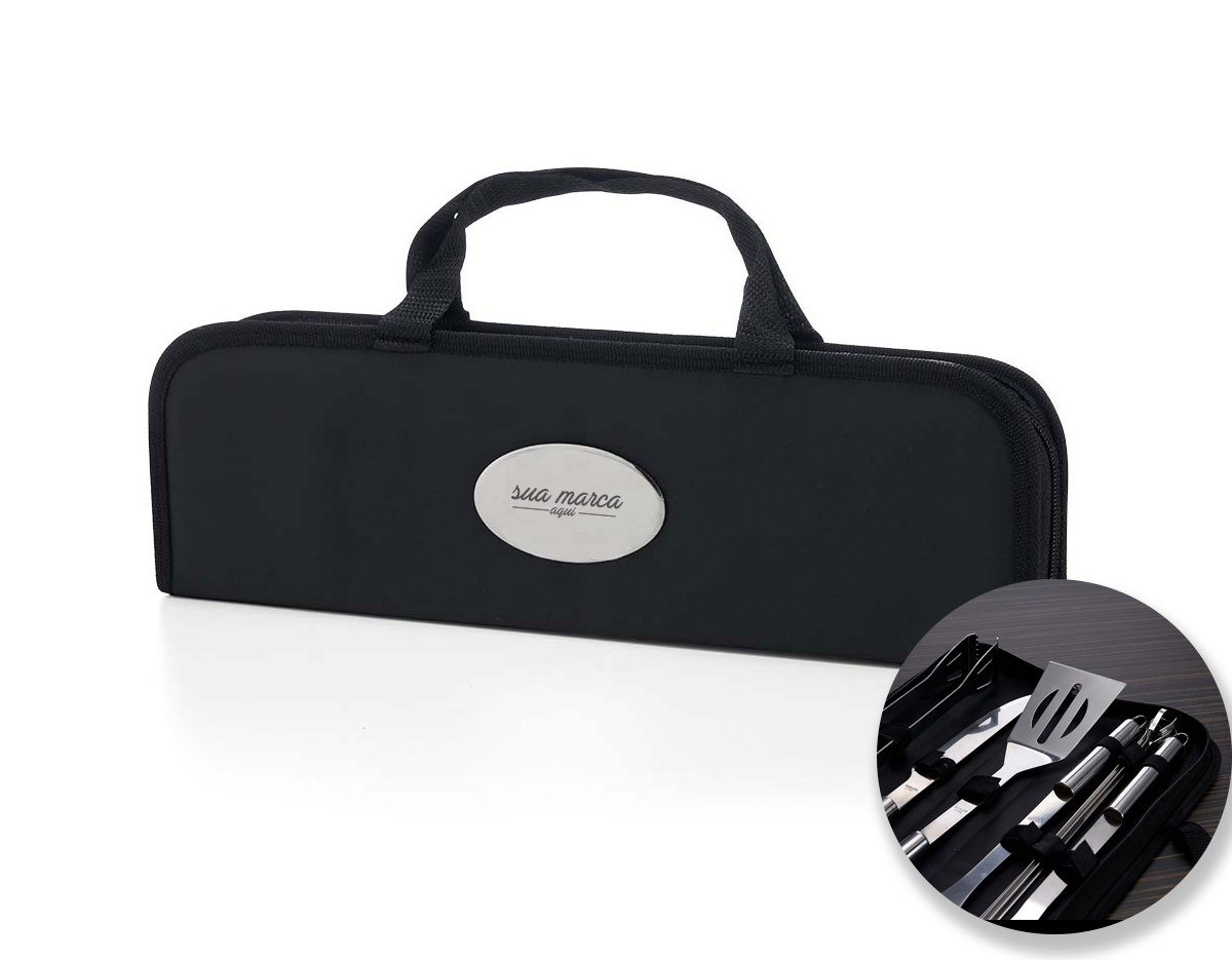 Kit Churrasco 9 Peças em estojo de nylon com alça. Contém: pegador, garfo, espátula, faca, pincel e 4 espetos. Utensílios de inox com proteções plásticas e parte interna com velcro para fixação das peças, acompanha plaquinha metálica para personalização.