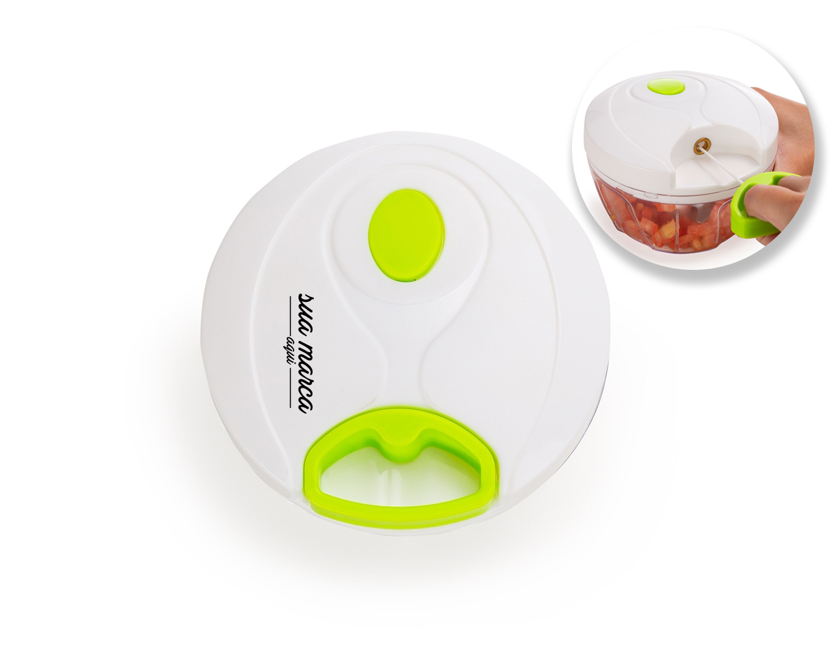 Processador de alimentos manual, tampa plástica de polipropileno com puxador verde, pote transparente em poliestireno com relevo e lâminas em aço inox.