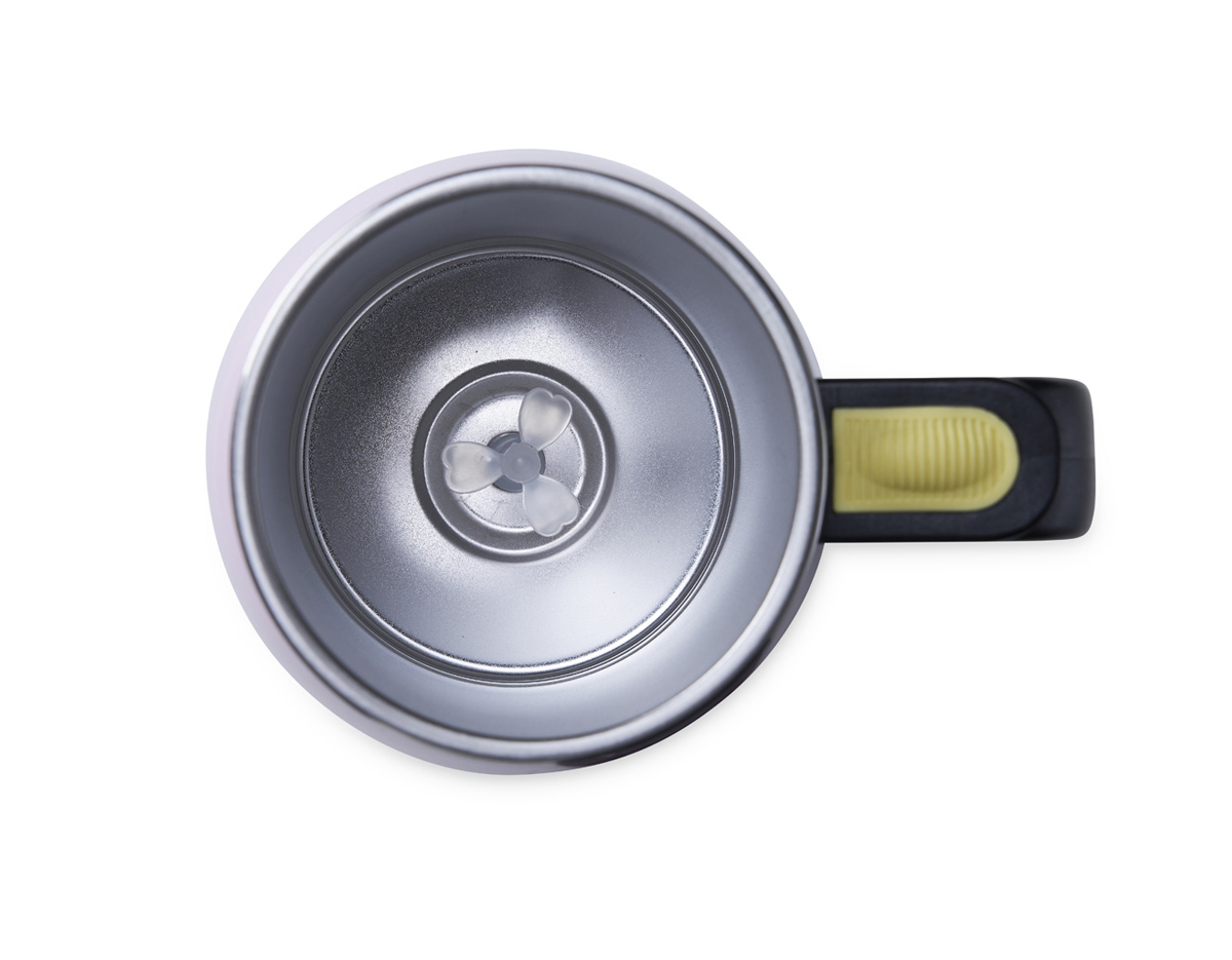 Caneca de inox com misturador de bebida, feita em parede dupla com capacidade de 350ml. Contém tampa plástica com bocal e trava de segurança. Para o funcionamento, utiliza-se duas pilhas AAA (não acompanha).