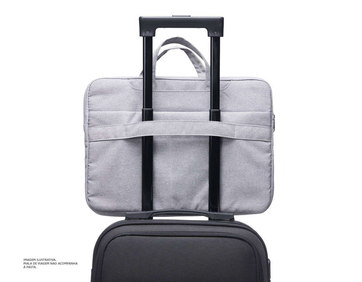  Pasta executiva para notebook 15 polegadas. Confeccionada em poliéster a pasta tem o compartimento principal com o interior aveludado para maior proteção do notebook, além de 6 compartimentos externos e uma alça para encaixe em mala de viagem.