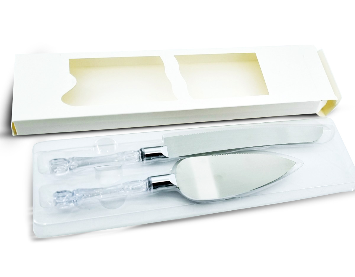 Conjunto de talheres 2 peças, composto por espátula e faca em inox com cabos plásticos. Acompanha estojo de papel.