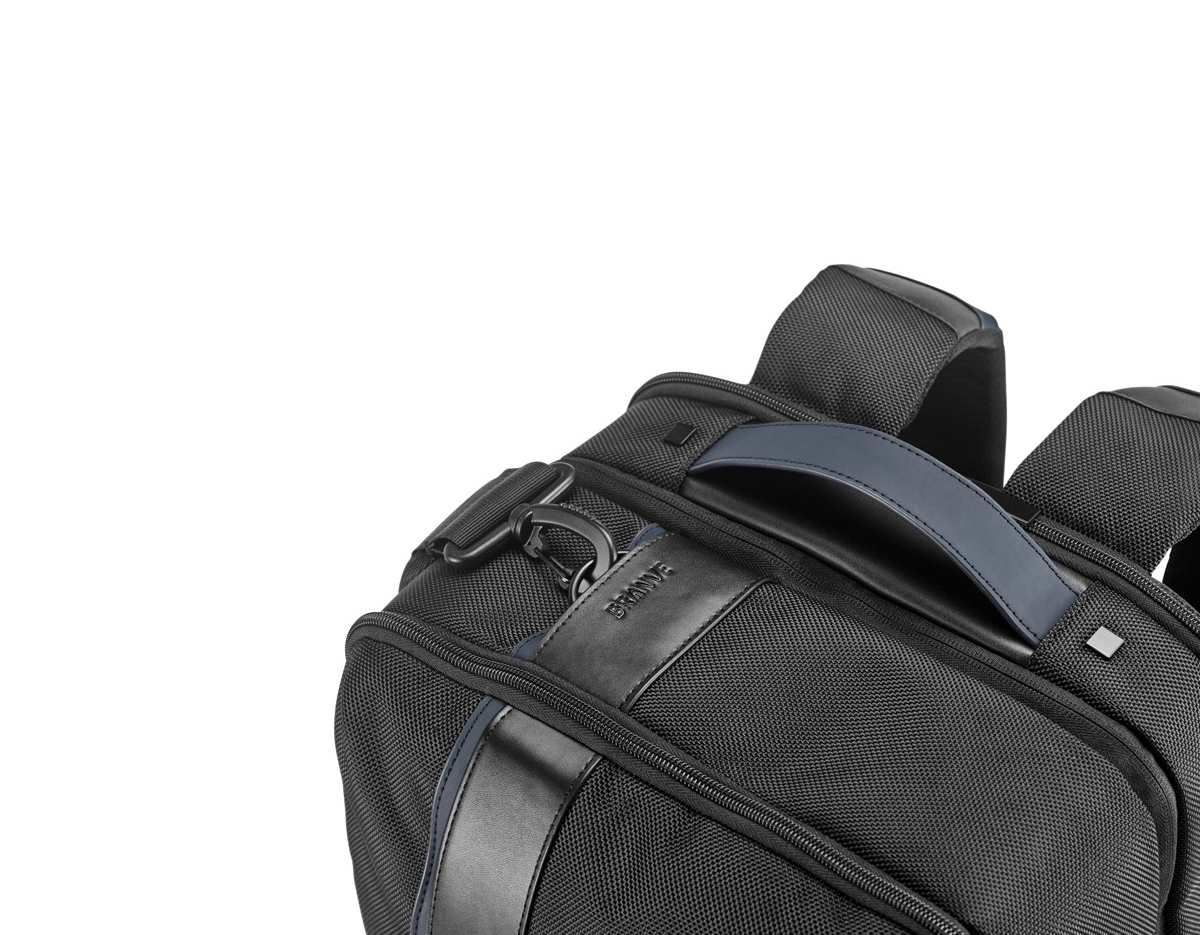 A DYNAMIC Backpack é uma mochila urbana que se distingue pela sua versatilidade e dualidade. O seu design eficiente permite-lhe que seja um objeto único e versátil que se multiplica discretamente numa mochila e numa sacola de viagem. 300 x 420 x 75 mm