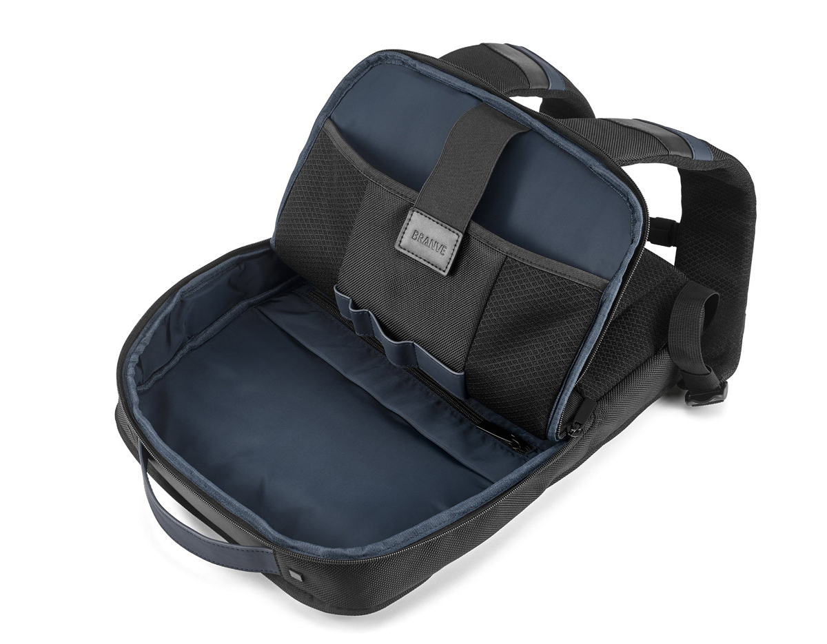 A DYNAMIC Backpack é uma mochila urbana que se distingue pela sua versatilidade e dualidade. O seu design eficiente permite-lhe que seja um objeto único e versátil que se multiplica discretamente numa mochila e numa sacola de viagem. 300 x 420 x 75 mm