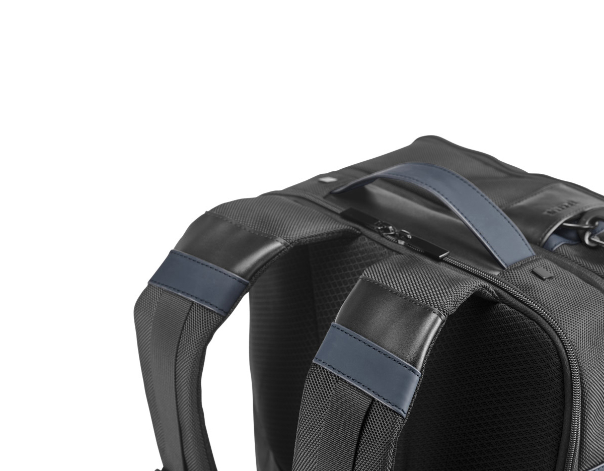 A DYNAMIC Backpack é uma mochila urbana que se distingue pela sua versatilidade e dualidade. O seu design eficiente permite-lhe que seja um objeto único e versátil que se multiplica discretamente numa mochila e numa sacola de viagem. 300 x 420 x 75 mm