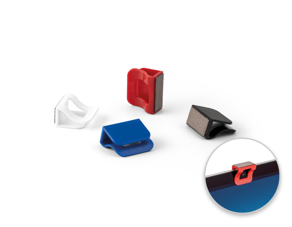 Protetor de webcam em formato clip com limpador de tela. Adequado para tablet e notebook