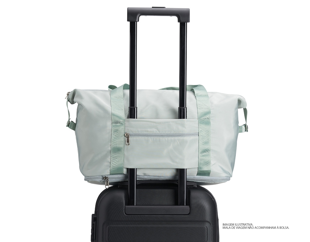 Bolsa dobrável e expansível de 35 litros em poliéster à prova d’água com dois compartimentos, sendo o principal com bolsos internos para acessórios e compartimento lateral exclusivo para compactação da bolsa.
