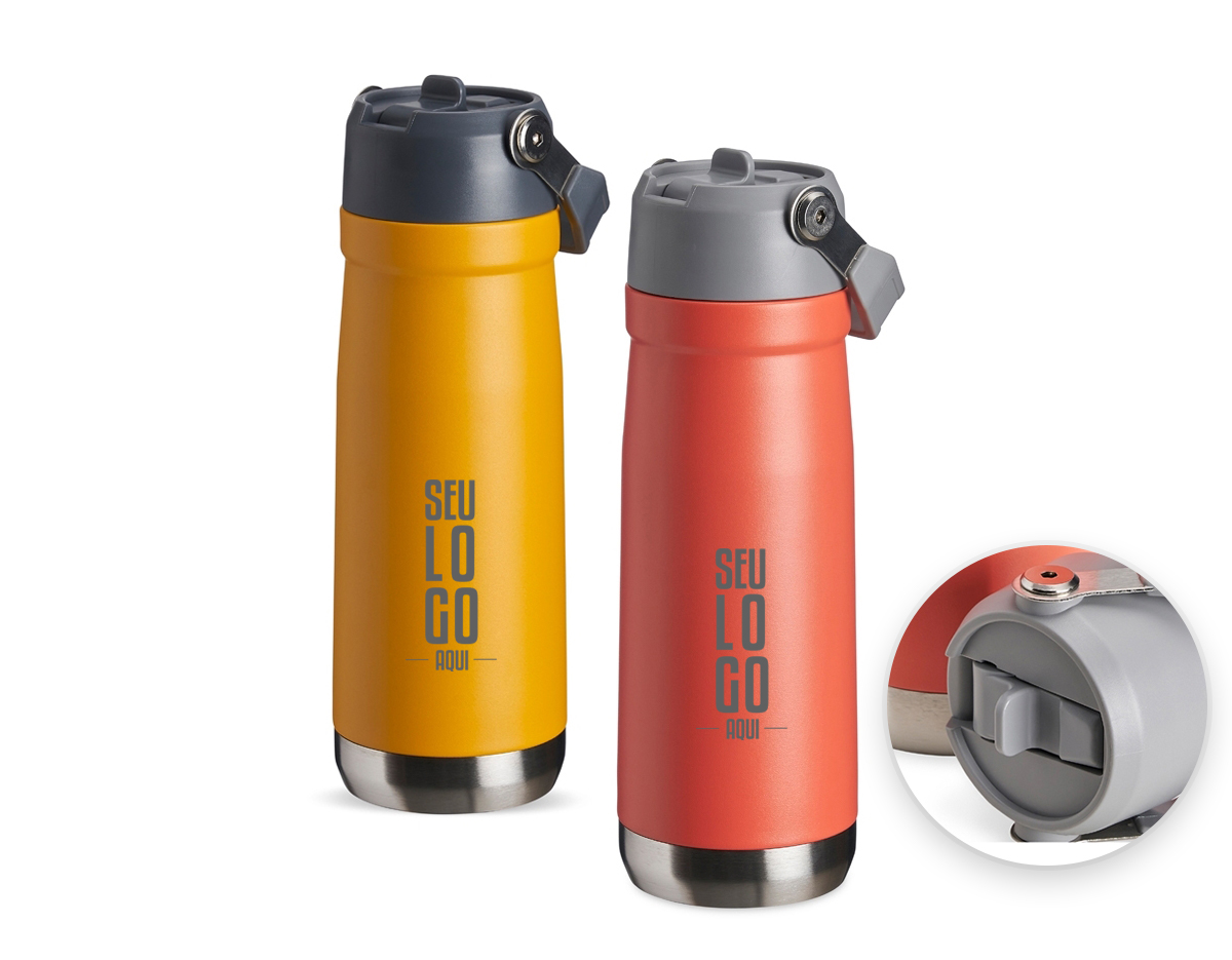 Garrafa térmica em inox de parede dupla, capacidade de 700ml. Tampa com alça de transporte, bico flip e canudo interno.