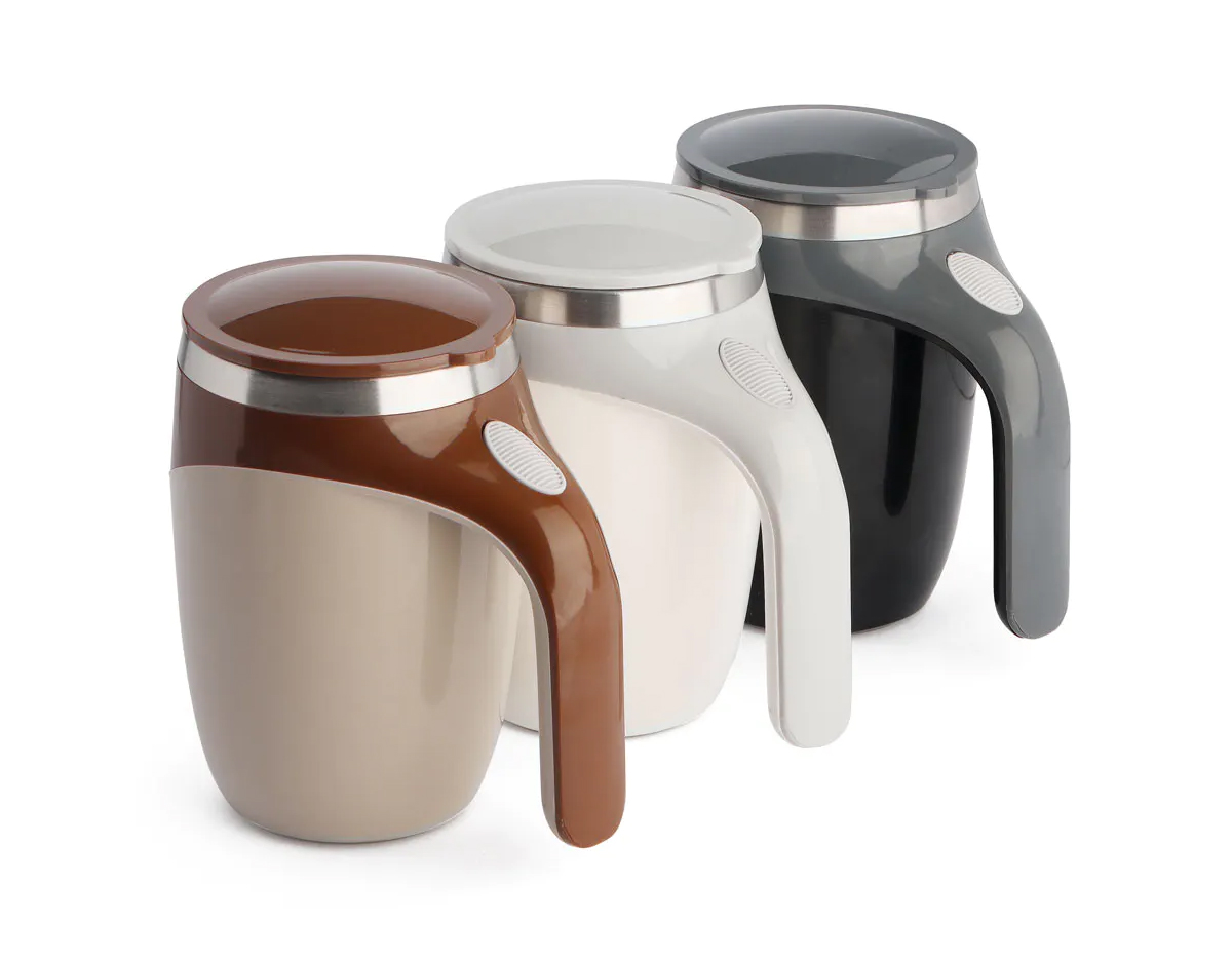 Caneca plástica mixer em aço inox na parte interna com capacidade de até 380ml. Na parte interna possui uma capsula imantada facilitando a remoção para limpeza da caneca. Ideal para junções de bebidas em pó. Para a função mixer funcionar é necessário 3 pilhas AAA, não acompanha pilha.