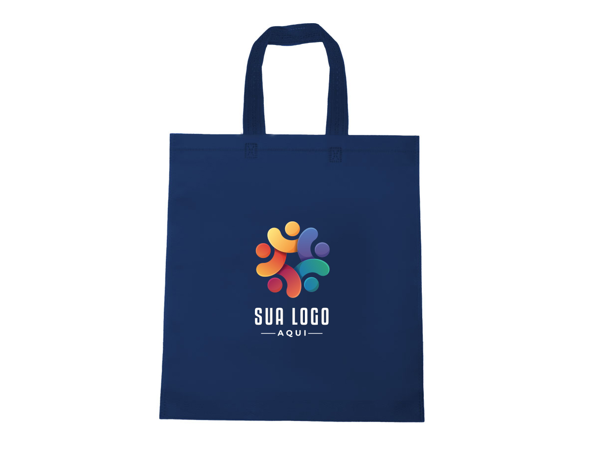 Sacola TNT 80gr e alça inteira de 50 cm. No fundo da sacola existe uma abertura de 8cm deixando seu espaço interno ainda maior.